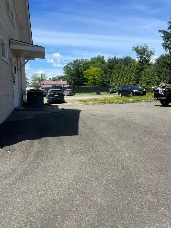 494 N Middletown RD, Pearl River, NY 10965