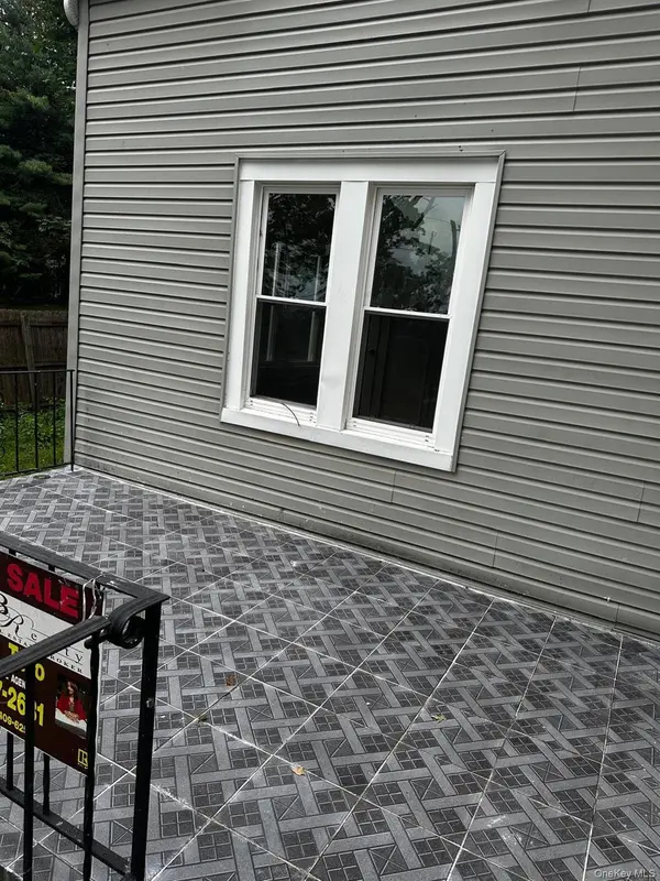 35 Lindbergh LN, New City, NY 10956
