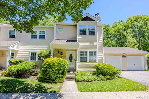 29 Hancock, Yaphank, NY 11980