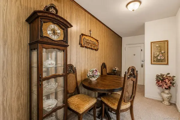 5224 65th PL #3L, Maspeth, NY 11378