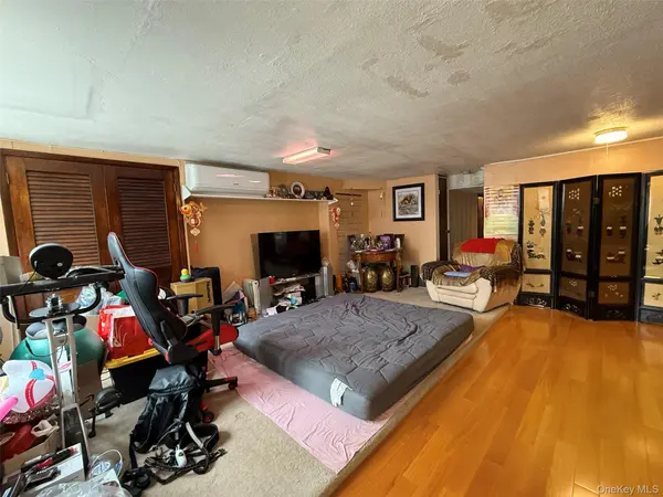 13512 118th ST, South Ozone Park, NY 11420