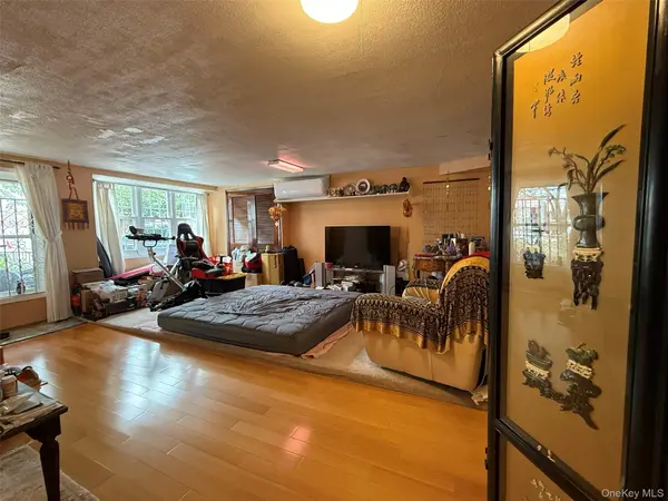 13512 118th ST, South Ozone Park, NY 11420