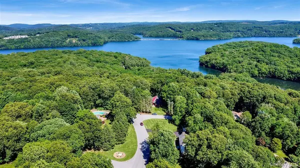 2 Victor LN, Mahopac, NY 10512