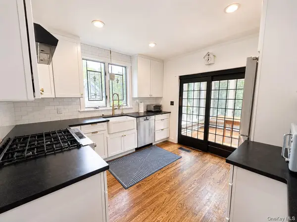 207 Prospect AVE, Sea Cliff, NY 11579