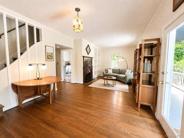 207 Prospect AVE, Sea Cliff, NY 11579