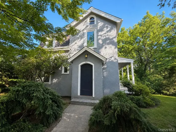 207 Prospect AVE, Sea Cliff, NY 11579