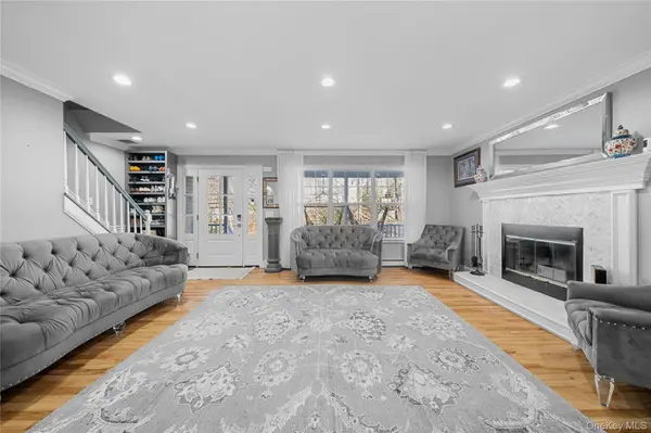 62 Sunburst DR, Rocky Point, NY 11778
