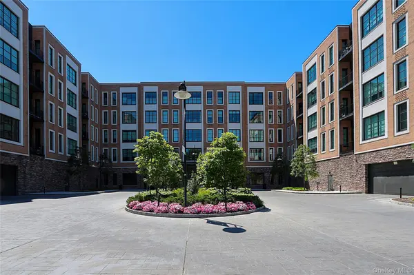 100 Garvies Point RD #1131, Glen Cove, NY 11542