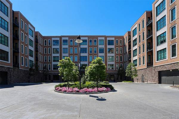 100 Garvies Point RD #1131, Glen Cove, NY 11542