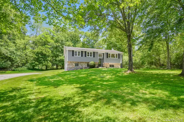 17 Regent DR, Hopewell Junction, NY 12533