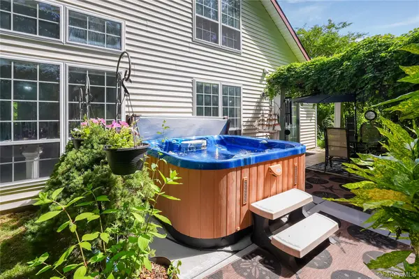 4 Blair CT, Coram, NY 11727