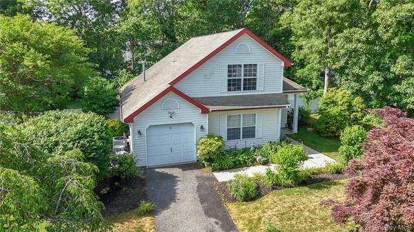 4 Blair CT, Coram, NY 11727