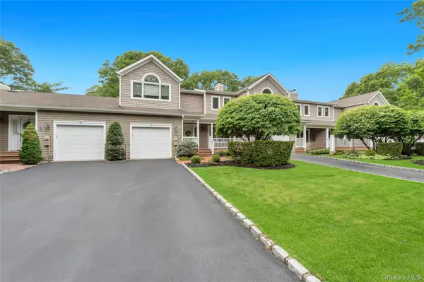 22 Kettle Hole RD, Manorville, NY 11949