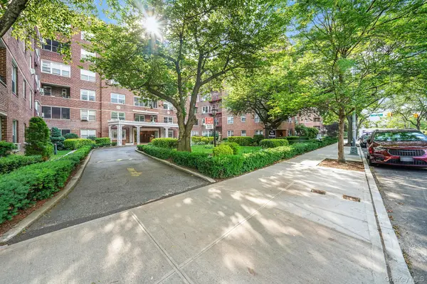 67-66 108th ST #D/3, Forest Hills, NY 11375