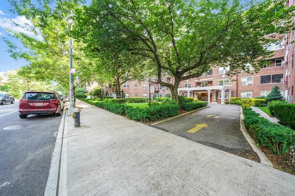 67-66 108th ST #D/3, Forest Hills, NY 11375