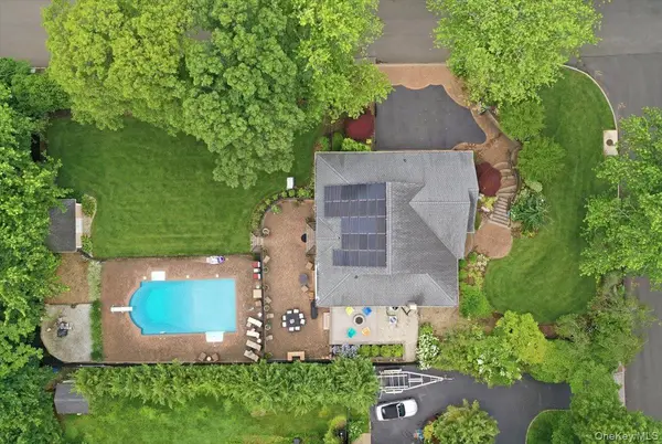 42 McLane DR, Dix Hills, NY 11746