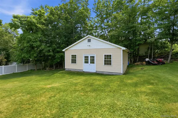 2 Gatehouse PL, Walden, NY 12586