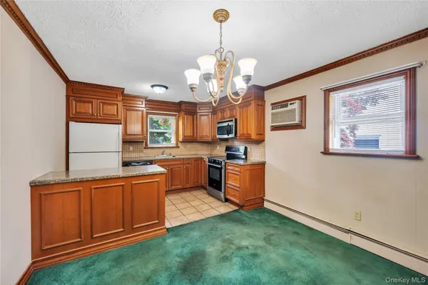 88 Pinewood DR, Shirley, NY 11967