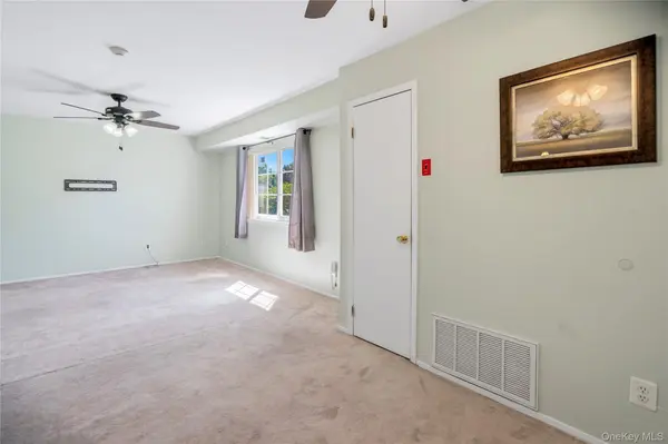 200 Lake Pointe Circle #200, Middle Island, NY 11953