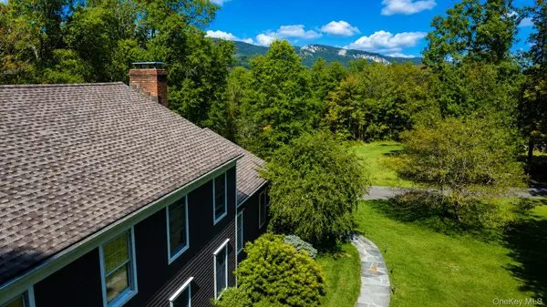 40 Kleinekill DR, New Paltz, NY 12561