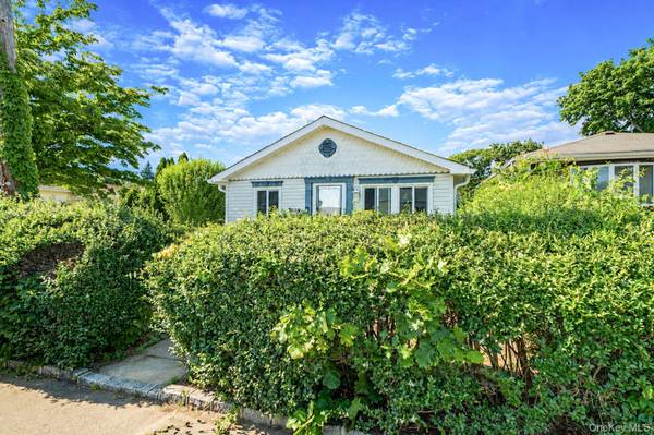 535 Outlook AVE, West Babylon, NY 11704