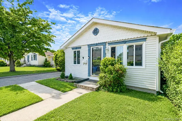 535 Outlook AVE, West Babylon, NY 11704