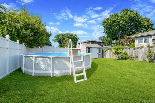 535 Outlook AVE, West Babylon, NY 11704