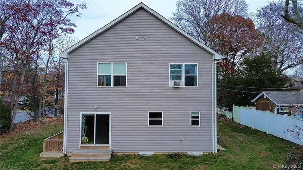 2 Winfield Davis DR, Coram, NY 11727