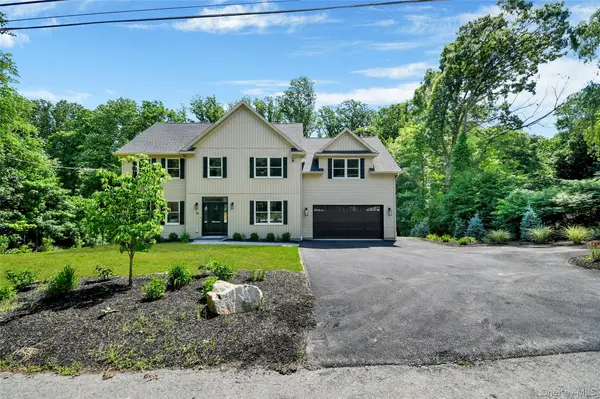 35 Shady Brook LN, Cortlandt Manor, NY 10567