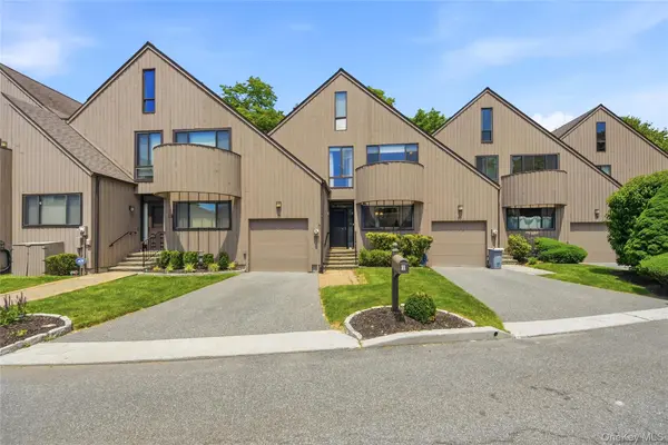 11 Rockhagen RD, Thornwood, NY 10594