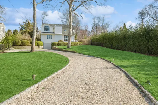 18 Harbor RD, Sag Harbor, NY 11963