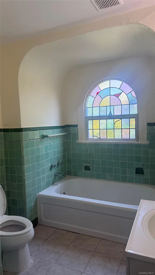 89-28 207th ST #3rd Floor, Queens Village, NY 11427