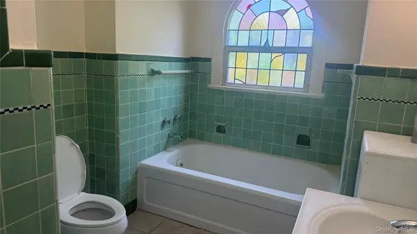 89-28 207th ST #3rd Floor, Queens Village, NY 11427