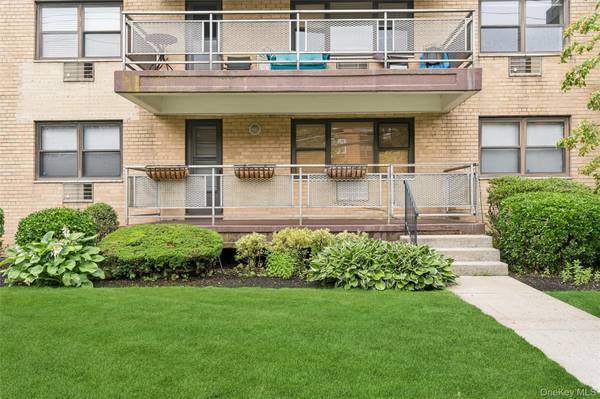 40 Stoner AVE #1R, Great Neck, NY 11021