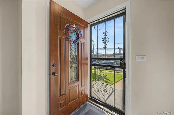 465 Washington PL, Mineola, NY 11501