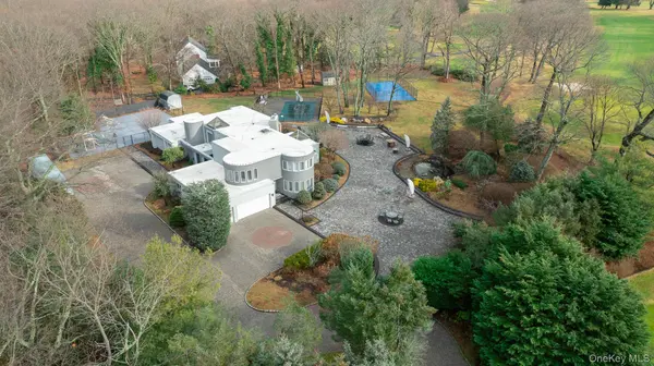 83 Cliff RD, Port Jefferson, NY 11777