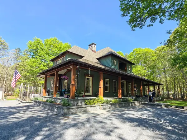 490 Wading River RD, Manorville, NY 11949