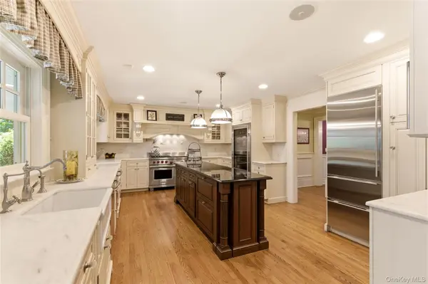 209 Brookville RD, Brookville, NY 11545