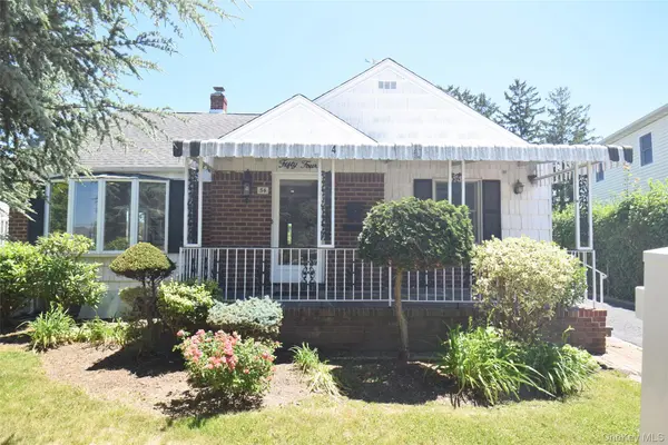 54 Camden PL, New Hyde Park, NY 11040