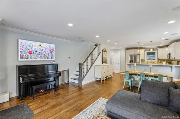 123 Stratford AVE, Williston Park, NY 11596