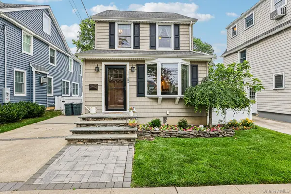123 Stratford AVE, Williston Park, NY 11596