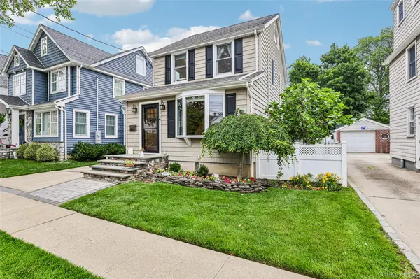 123 Stratford AVE, Williston Park, NY 11596