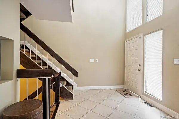 302 Vista DR, Jericho, NY 11753