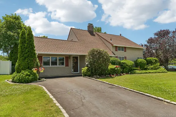 83 Coppersmith RD, Levittown, NY 11756