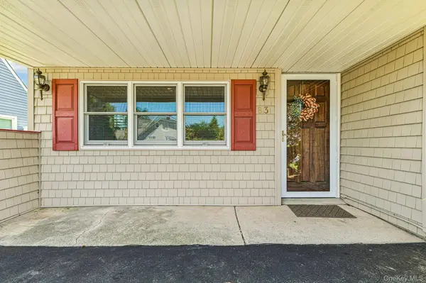 83 Coppersmith RD, Levittown, NY 11756