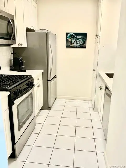 26910 Grand Central Pkwy #7M, Floral Park, NY 11005