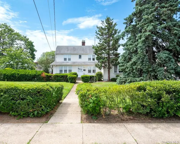 34 Remsen AVE, Valley Stream, NY 11580