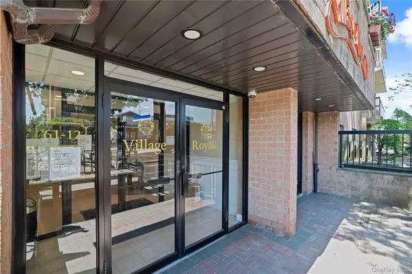 61-12 69th Street #2M, Middle Village, NY 11379