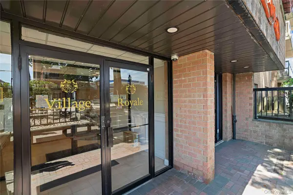 61-12 69th Street #2M, Middle Village, NY 11379