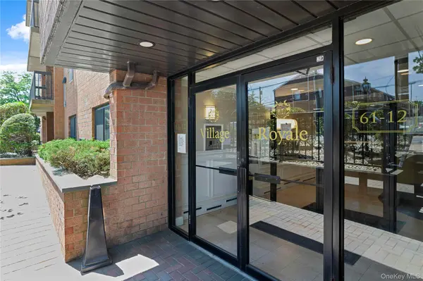 61-12 69th Street #2M, Middle Village, NY 11379